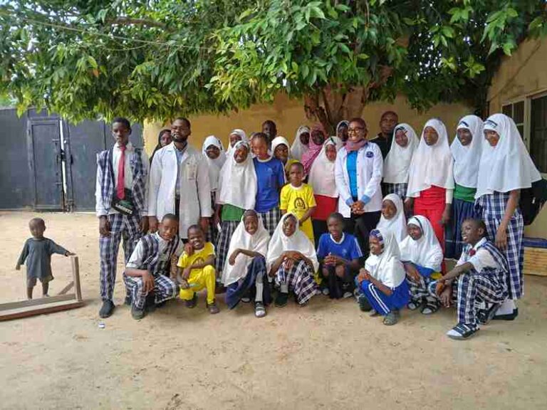 Dr. Sadiya and Pearl Academy students after genotype testing_28_11zon